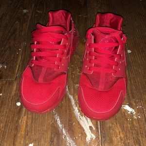 Nike Red Huaraches boys size 5
